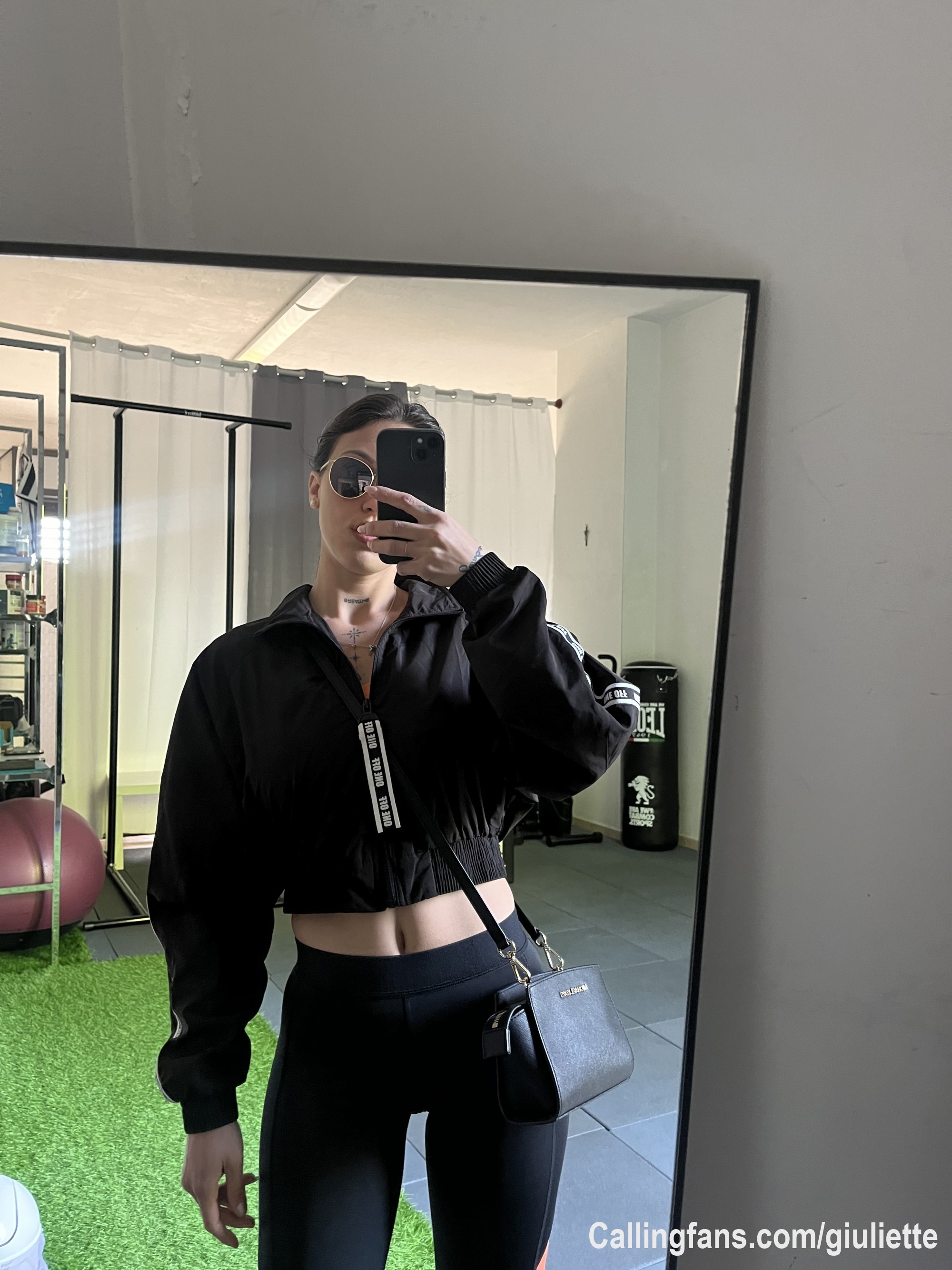 giulie.tte - Calling Fans - Platform that monetizes your social activity