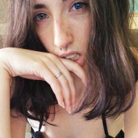 MadQueenOfficial - Calling Fans